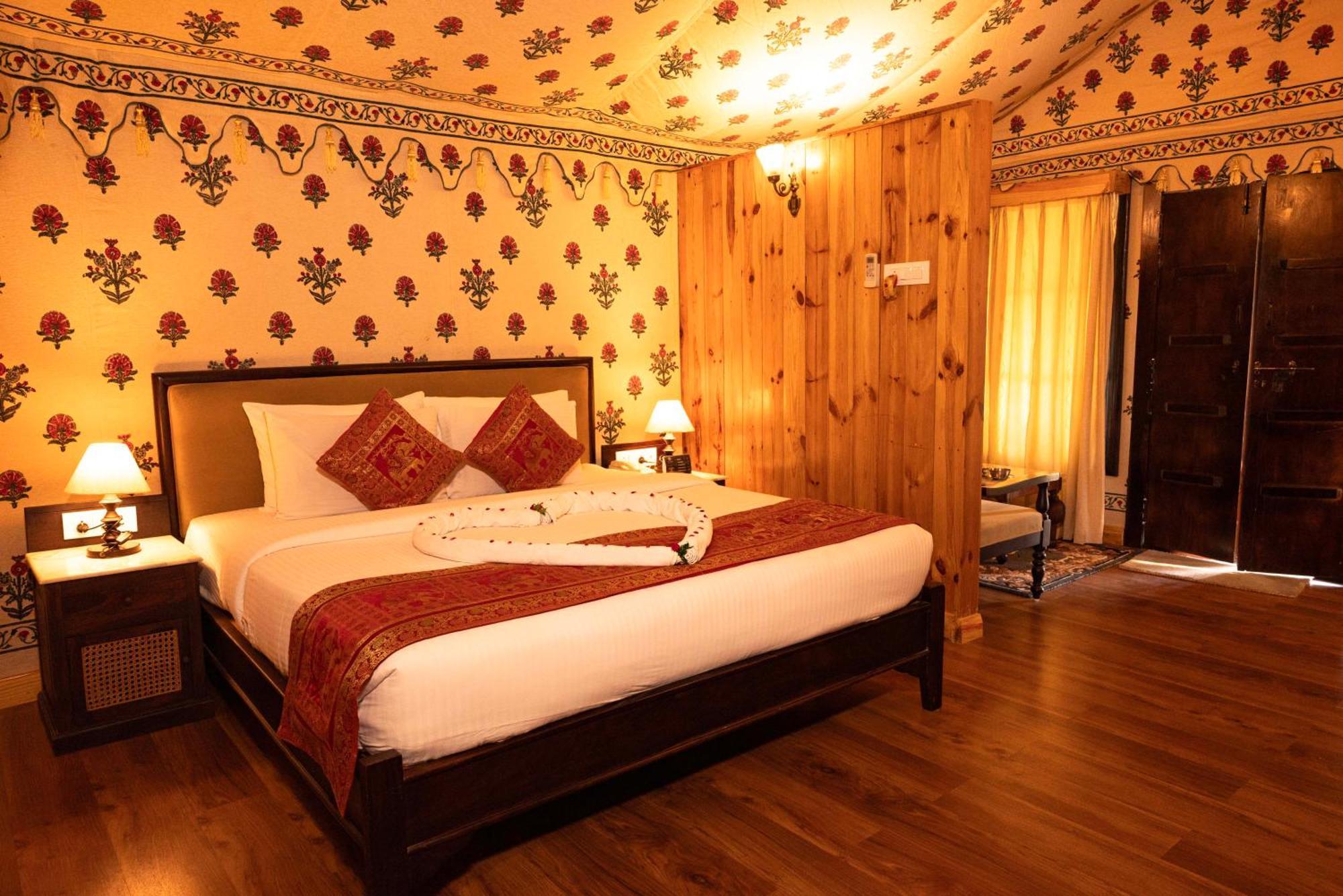 Resort Om Benares, 5*